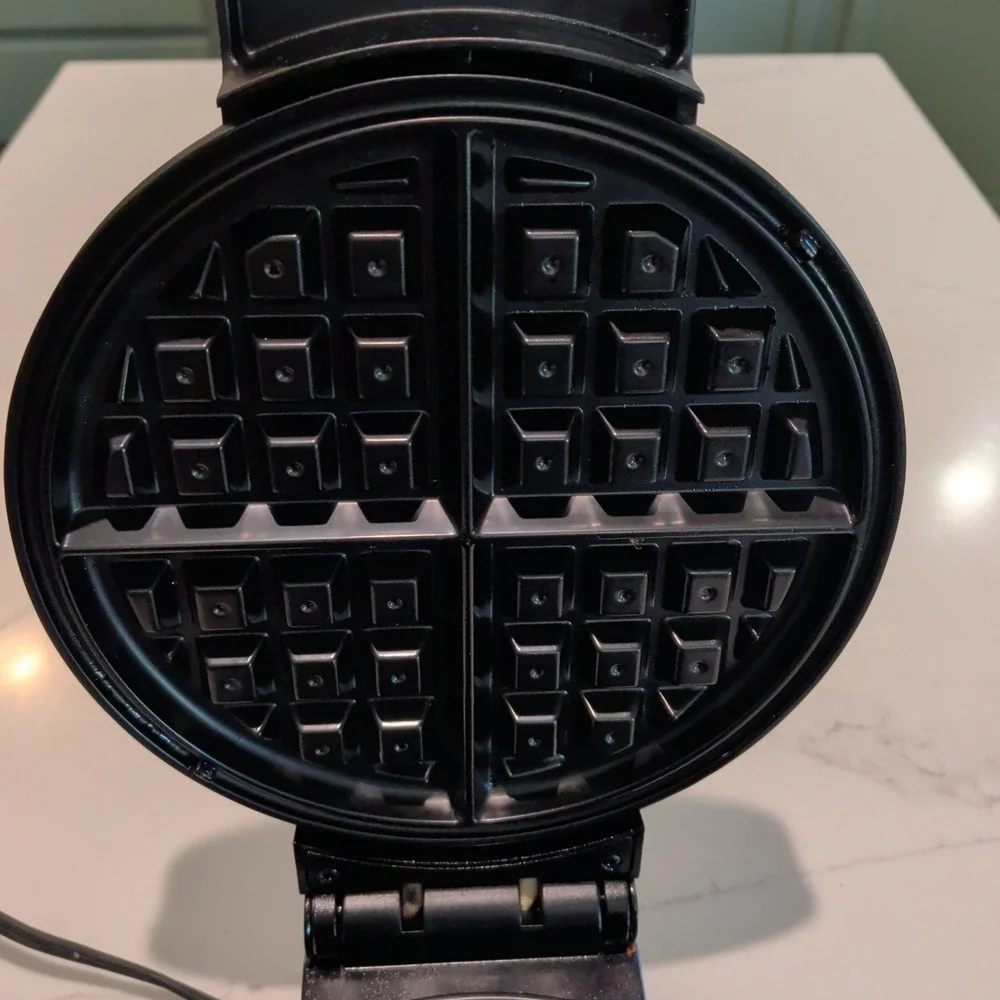 BLACK & DECKER Belgian Waffle Maker WMB500 Tested & working Silver & Black clean